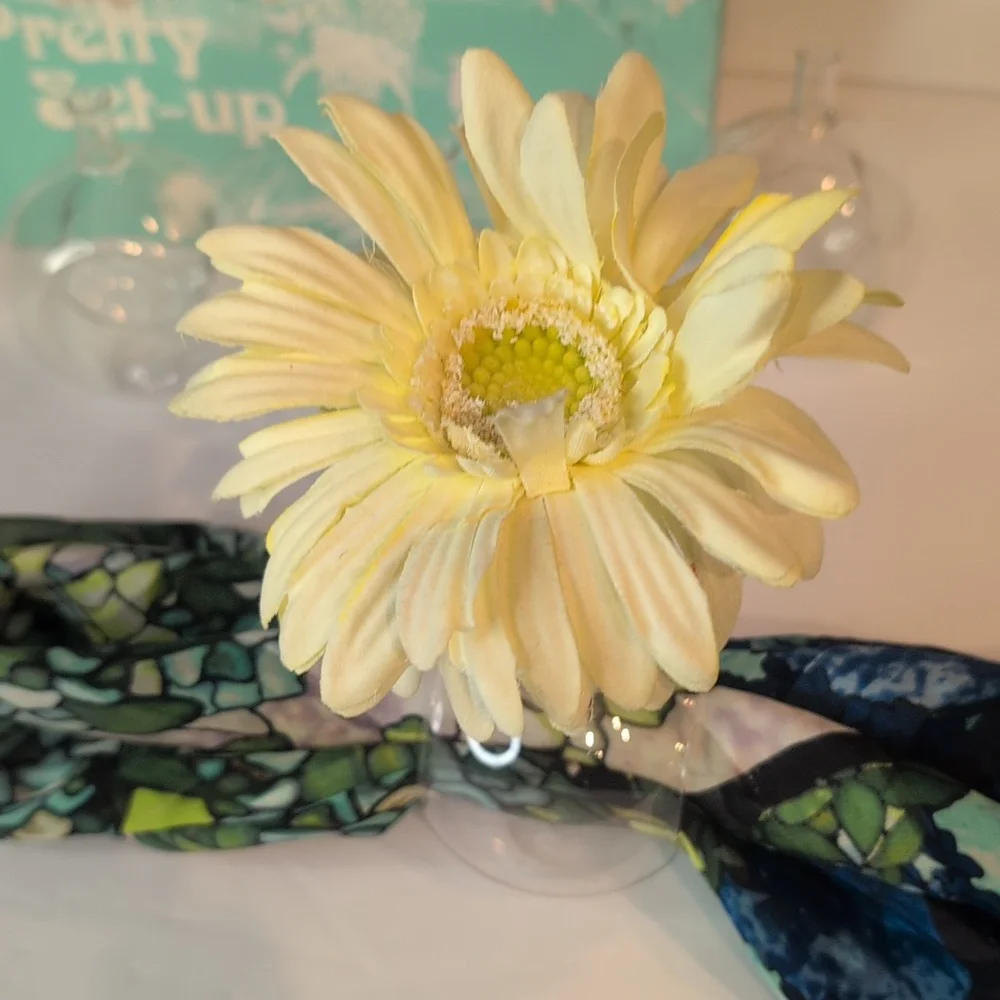 Pretty Set-up Hand Blown Glass Vintage Napkin Rings Flower Vase Set 4